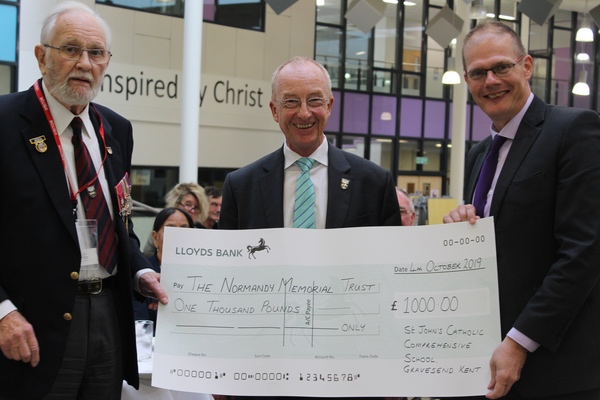 George Batts and Nicholas Witchell receiving cheque